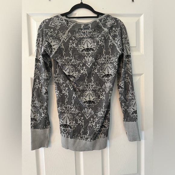 ATHLETIC ESSENTIALS Women’s Gray Black Print Yoga Athletic L/S Top R $79 - Picture 7 of 8